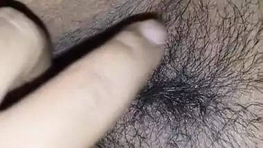 Rat Me Sote Hui Behan Ki Balo Wali Chut Dekh Muth Mari. Risky Capture For U All