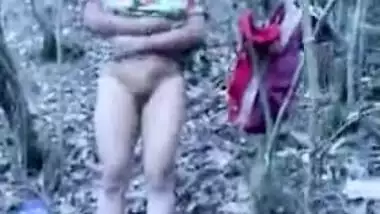 Tamil babe with small boobs topless morning show outdoor in jungle, Desi mms