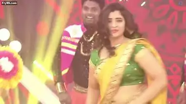 Milf Anchor Shyamala Rare Super Hot Fleshy Jiggling Deep Navel Exposing Dance