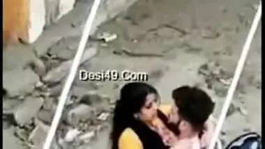 desi mms video of cheat wife fucking with her servant outdoor, caught by hubby