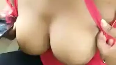 Bosomy Bihari girl is made for XXX striptease in solo Desi video