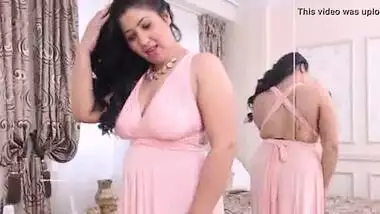 Indian Mumbai horny housewife spreading legs and fingering her wet pussy HD (new)