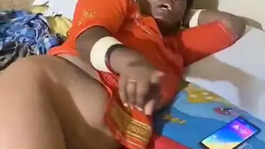 Mature slut pussy showing to customer for fucking