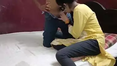 Sucking cock and fucking both the fighting wives in turn ! Desi threesome Porn In Hindi