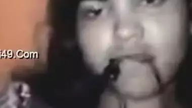 Desi girl takes an example from porn actresses and masturbates staying at home
