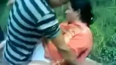 Desi lewd aunty fucked by three boys in forest for money