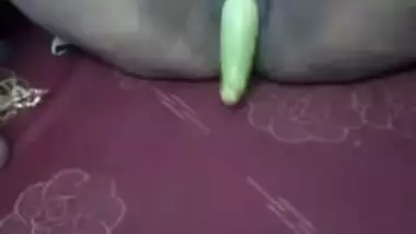 Indian woman of easy virtue puts a veggie porn toy in her vagina