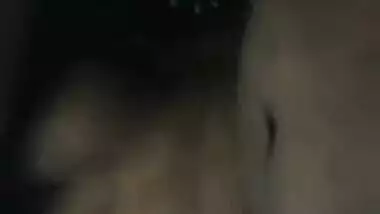 Kinky sex video of slim Indian teen who pisses and washes XXX cunny