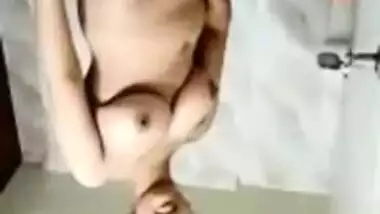 Looker takes clothes off and washes XXX body on upside down sex camera