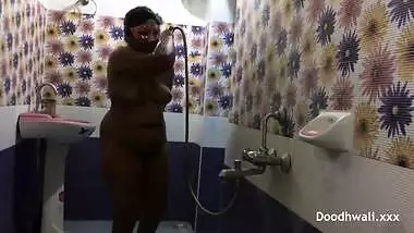 Indian Aunty And Indian Bhabhi In Big Boob Indian Slut Bhabhi In Shower Filmed By Her Husband