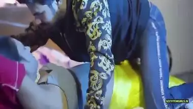 Koi Nhi Tha Ghar Par Akeli Dekh Padosi Ne Chut Chudai Ki -s2