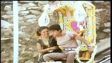 Rare hot yesteryear beauty Rupini boobs pressed hard, wet navel boob show in blouse