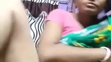 Desi village randi in saree exposing thick pussy
