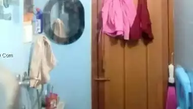 Indian whore closes the door and starts daily XXX striptease home