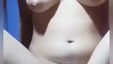 Horny Bangladeshi Chittagong Girl dildoing pussy