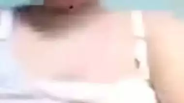 Eye-catching Desi girl talks to man who pays to see XXX body parts