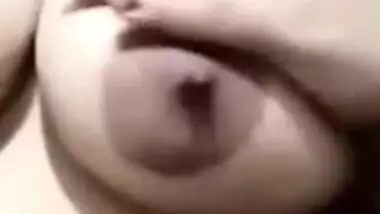 Sexy Desi XXX mom showing her big boobs and wet pussy on cam