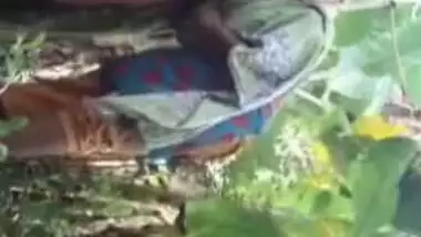 Desi MMS video of horny dude fucking mature XXX slut in the woods