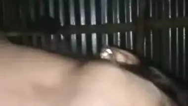 MMS clip of Desi bitch who takes guy's cock in her XXX muff close-up