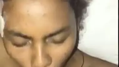 Desi babe gives a XXX blowjob lying on her back in bed for MMS clip