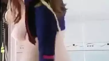 Horny unsatisfied girl got viral on reddit, her bf lefted there for she has no contr