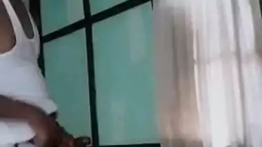 Alone Desi XXX sister sucking her horny brother’s big dick MMS