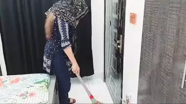 Desi indian maid caught by era while she is masturbating with grass broom(phool jhadu) and cums twice with loud moaning multiple orgasm XXX