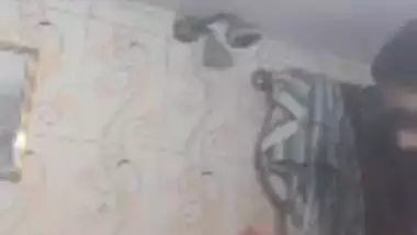 Today Exclusive- Desi Gf Showing Her Boobs And Pussy To Lover On Video Call Part 1