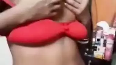 Bengali Desi babe pulls red bra down to expose dark nipples in XXX clip