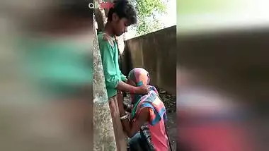 Desi aunty blowjob to her nephew! Caught on cam and on the net