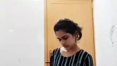 Mallu cute girl hot sexy shows her nude fringering stripping videos part 3