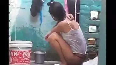 Amateur girl lets he lover watch as she takes a bath outdoors