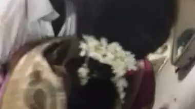 Horny Aunty giving boob to lover and lip kiss inside train toilet