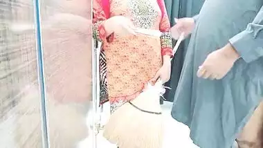 Slutty Desi maid agrees to take house-owner's XXX dick for money