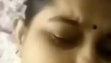 Desi XXX babe makes MMS video for ex-lover who wants to see her boobs