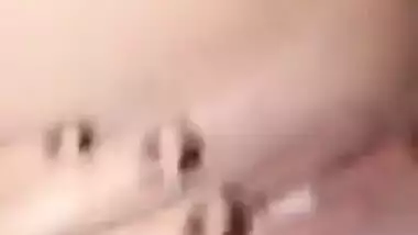 Good-looking Desi chick shows her sweet XXX pussy in solo MMS video