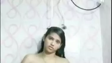 Solo porn video of curvy Indian teen who masturbates in the bathroom