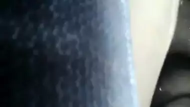 Man touches hairy pussy of the Indian girlfriend in the car filming it on camera