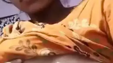 Slim Indian girl shows on cam her perky boobs and trimmed XXX twat