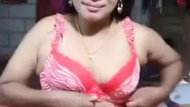 Desi female sees no problems with XXX posing and sex boob flashing