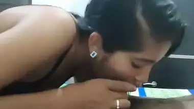 Sexy Kerala girl gives a blowjob to her lover in Mallu porn