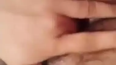 Indian girl nude MMS of a girl fingering her hairy pussy