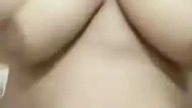 Indian MILF feels her own XXX hooters and gives sex joy to muff