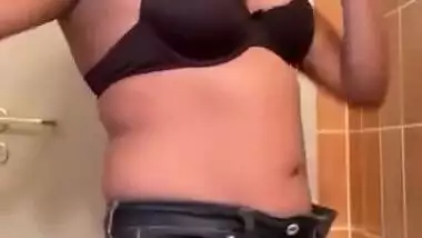 Today Exclusive- Sexy Nri Bhabhi Showing Her Boobs & Pussy And Blowjob Part 3