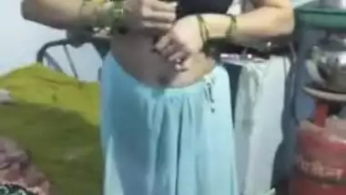 Amateur Indian wife gladly poses naked for hubby who loves porn movies