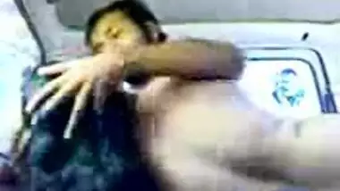 Muslim desi girl ki car mai bur chudai ka real porn mms