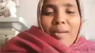 Village Desi girl shows her boobs in video call with her XXX boyfriend