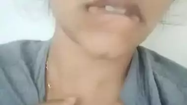 Desi hot girl ka nipple
