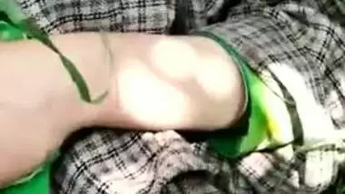 Thick cock penetrates XXX cunt of Desi hussy outdoors in MMS vid