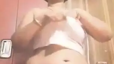 Chubby Bengali girl stripping fully naked